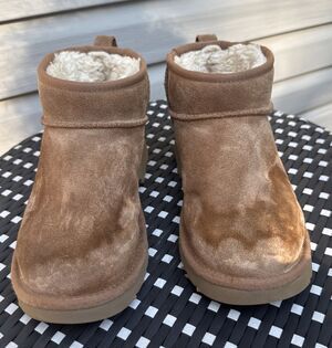 UGG Women's Classic Mini Ankle Boots Chestnut Suede Shearling Lined Size 6